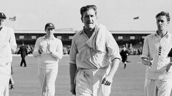 Jim laker 19 wickets cricketer record