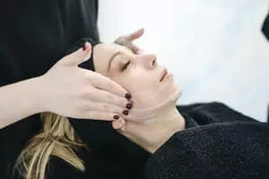 चेहरे के holes से भरने के घरेलू तरीके (Open pores treatment by Dermatologist)-चेहरे के गड्ढे भरने के तरीके