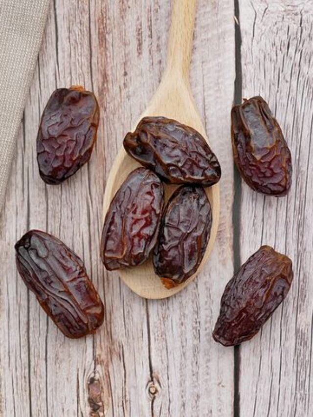 Read more about the article रोजाना खजूर खाने से मिलते हैं ये अद्भुत फायदे | Khajoor Ke Fayde