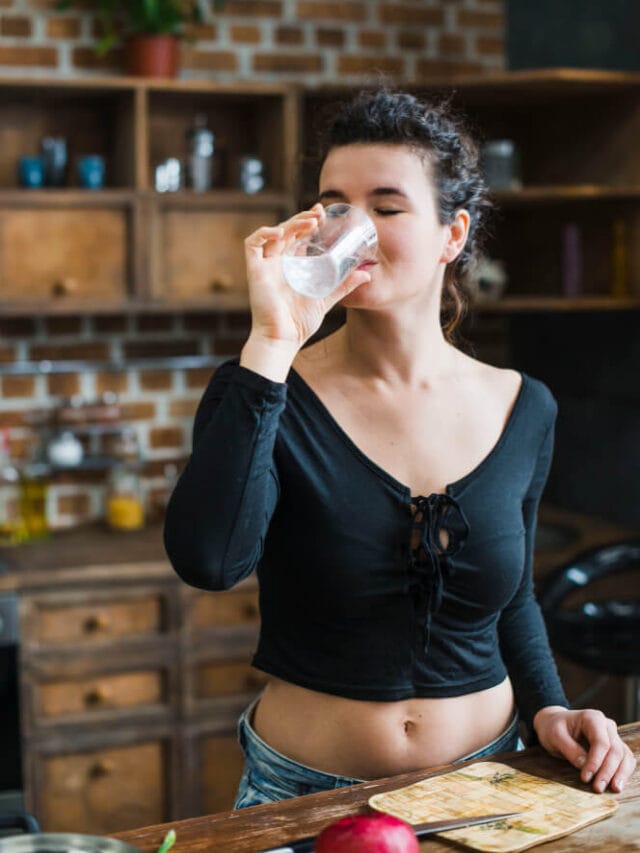 Read more about the article खाना खाने के तुरंत बाद भूलकर भी न पिएं पानी-Water After Meal
